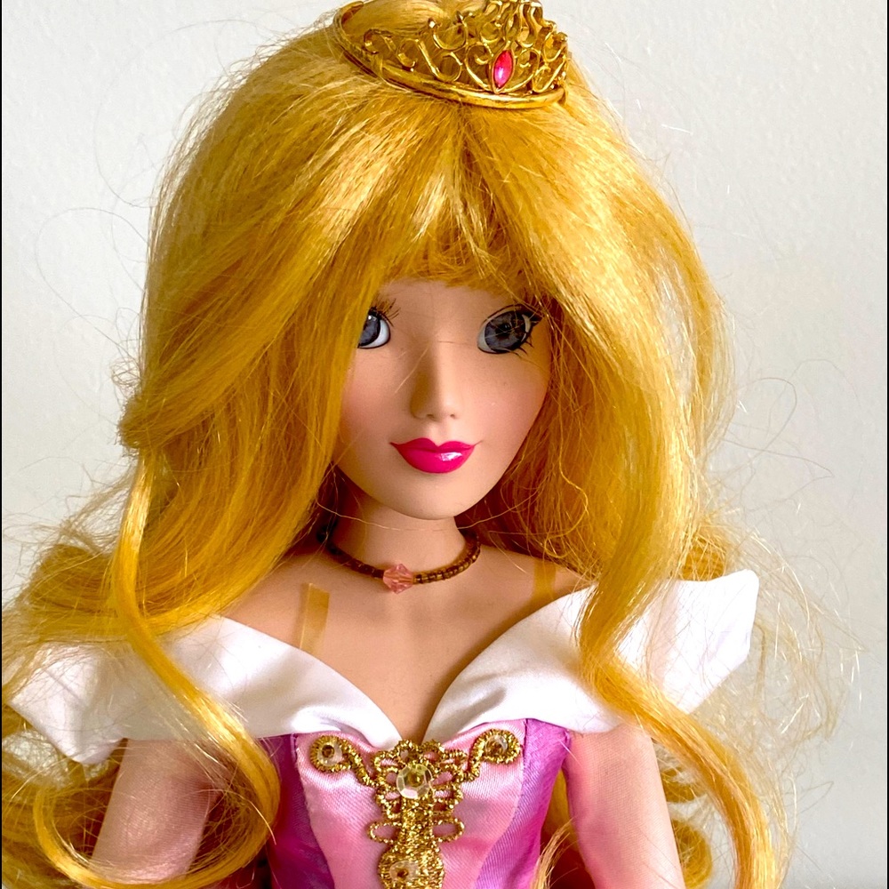 Disney Princess Sleeping Beauty Brass Key Keepsakes 2005 Porcelain Doll